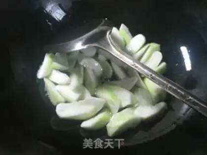 Make Squeeze the cabbage and make the melon step 3