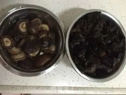 Make Celery, black-mulced mushrooms step 1
