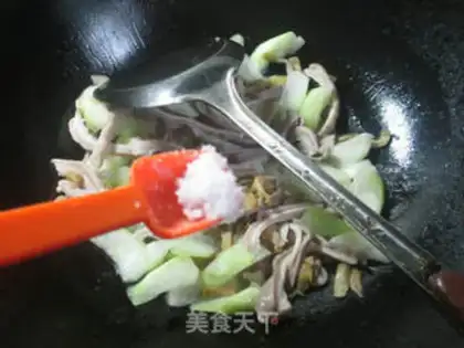 Make Squeeze the cabbage and make the melon step 7