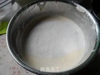 Make Pineapple flipping sponge cake step 3