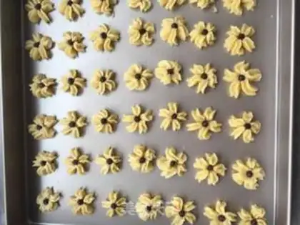 Make Flower cookies step 8