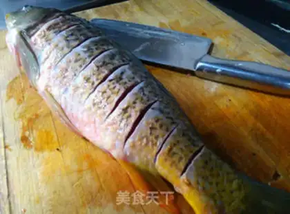 Make Hot-pot fish step 1