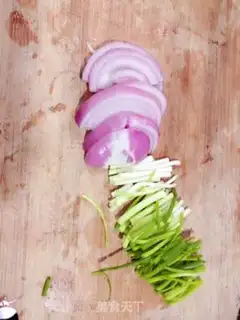 Make Onion oil step 1