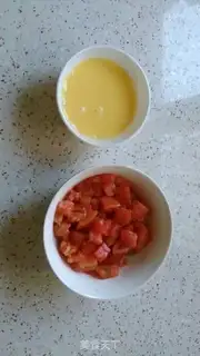 Make Tomato eggs for noodles step 1