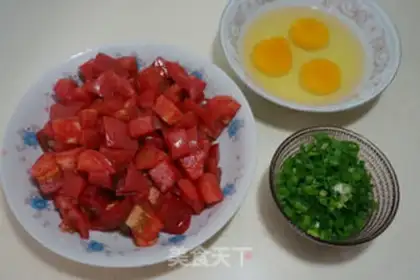 Make Tomato fried eggs step 1