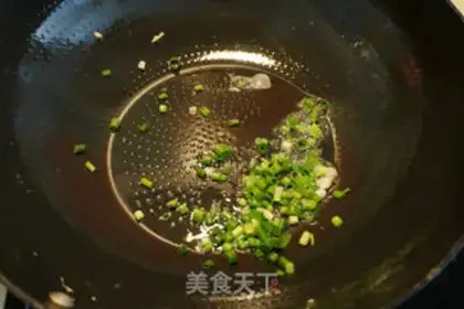Make Tomato fried eggs step 5