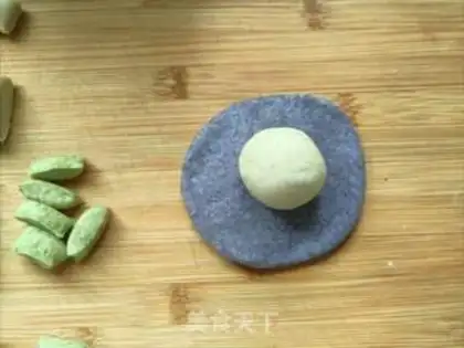 Make Fancy buns step 3
