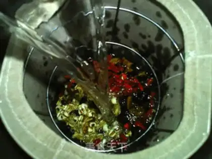 Make walnut oatmeal, red soy sauce step 6
