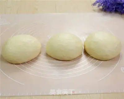 Make A milk toast from Hsiao Chong step 3