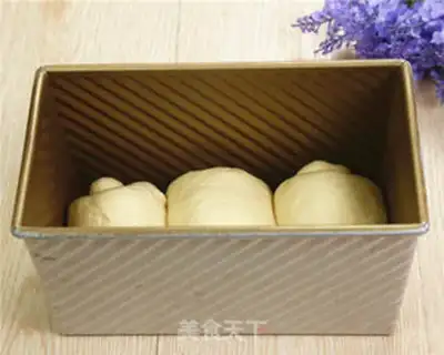 Make A milk toast from Hsiao Chong step 4