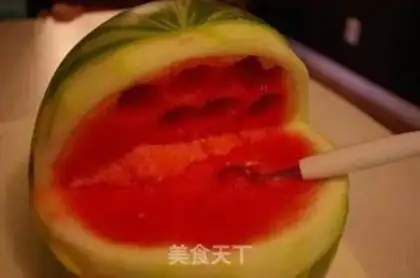 Make Ice melon boat step 1
