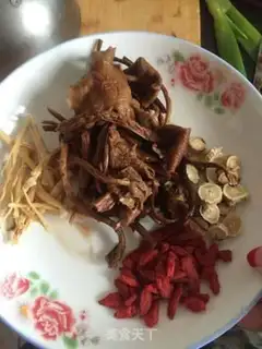 Make Tea, mushroom, chicken soup step 1