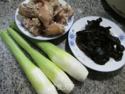 Make ♪ Black-muck, white-eared pig hoof ♪ step 0