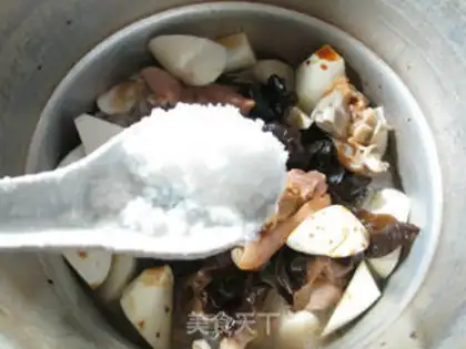 Make ♪ Black-muck, white-eared pig hoof ♪ step 11