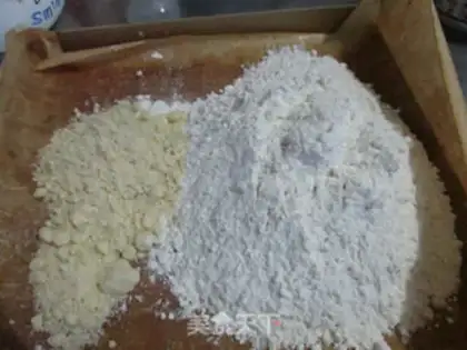 Make Peanut butter, pine pine crackers step 0