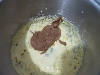 Make Peanut butter, pine pine crackers step 4