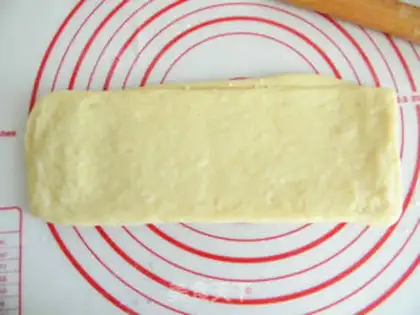 Make Tore the toast with curly hands step 7