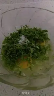 Make Wheatgrass fried eggs step 3