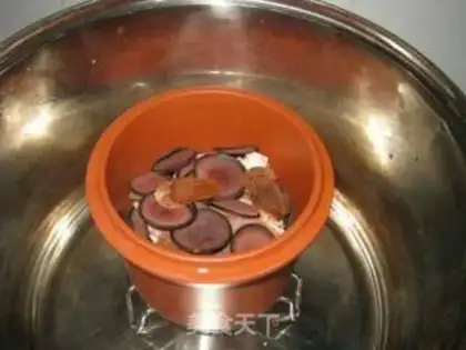 Make The ginseng chicken soup step 4