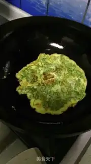 Make Wheatgrass fried eggs step 6
