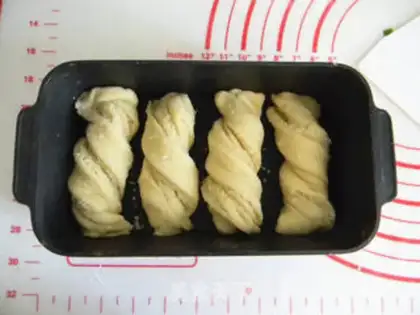 Make Tore the toast with curly hands step 10