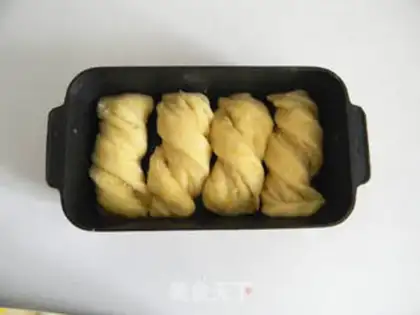 Make Tore the toast with curly hands step 11