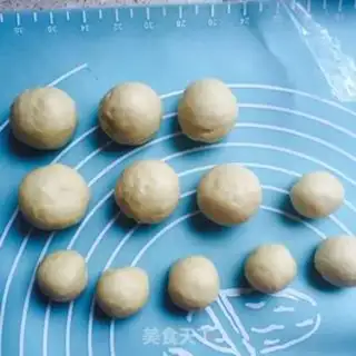 Make Hands in hand, bear bread step 4