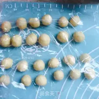 Make Hands in hand, bear bread step 7