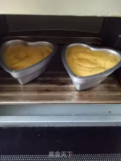 Make Twin hearts sponge cake step 8