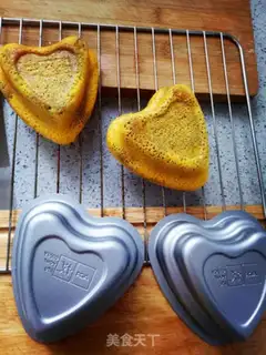 Make Twin hearts sponge cake step 10