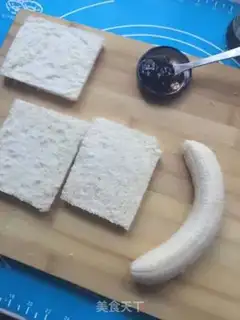 Make Toast banana blueberry roll step 0