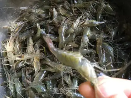 Make Three shrimp noodles step 0