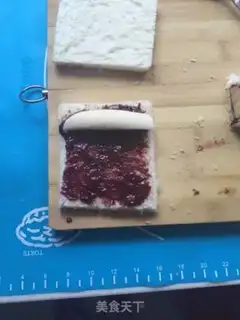 Make Toast banana blueberry roll step 2