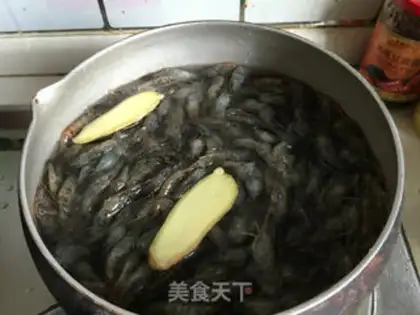 Make Three shrimp noodles step 2