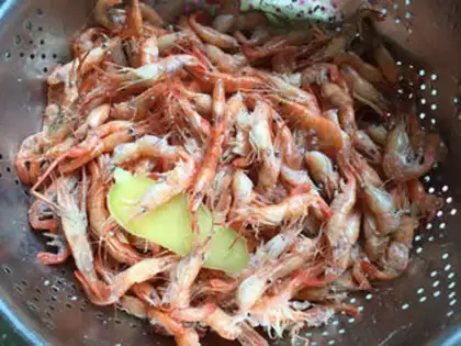 Make Three shrimp noodles step 3