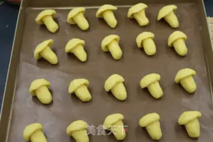 Make Little mushroom cookies step 7