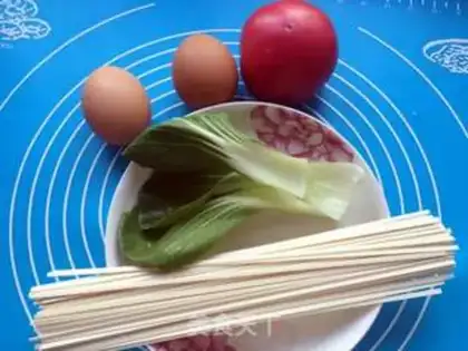 Make Tomato egg noodles step 0