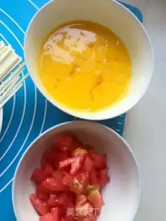 Make Tomato egg noodles step 1