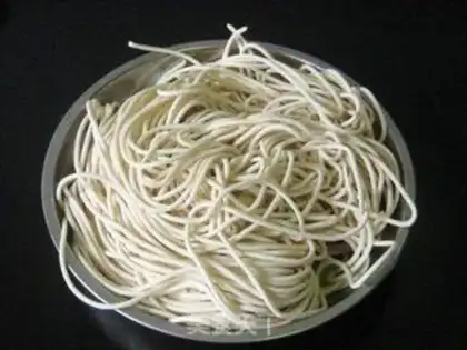 Make cucumber veal noodles step 1