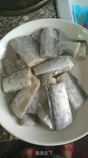 Make Simple dry fried fish step 0