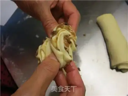 Make Sugar roses step 14