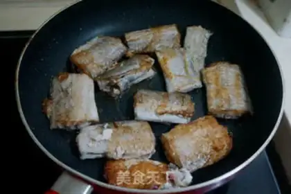 Make A salsa sauce with fish step 3