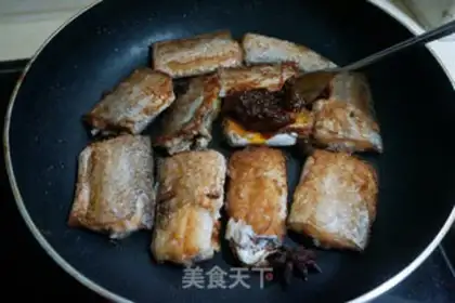 Make A salsa sauce with fish step 4