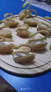 Make Beautiful swan puff step 8