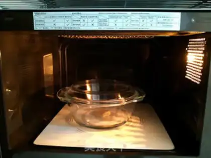 Make Curry salmon sushi step 1