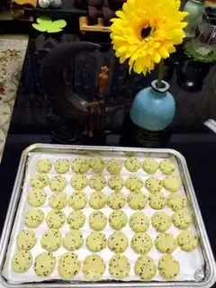Make Margaret Black-Sesame Biscuit step 9