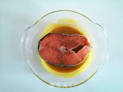 Make Curry salmon sushi step 3