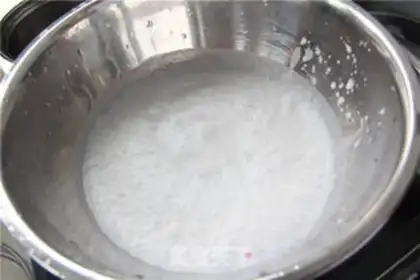 Make Coconut horse hoof cake step 1