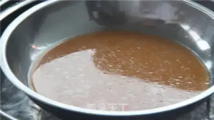 Make Coconut horse hoof cake step 4
