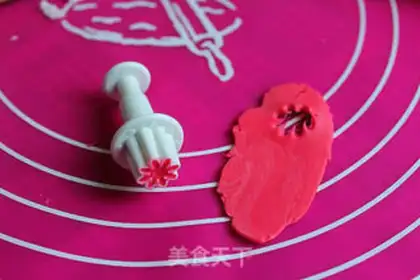 Make Barbie dolls flipping candy cake step 19